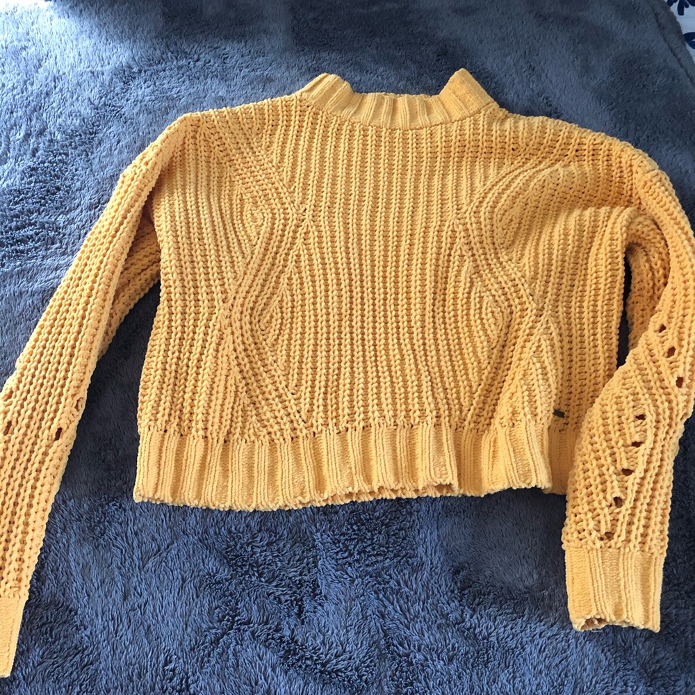 hollister yellow sweater
